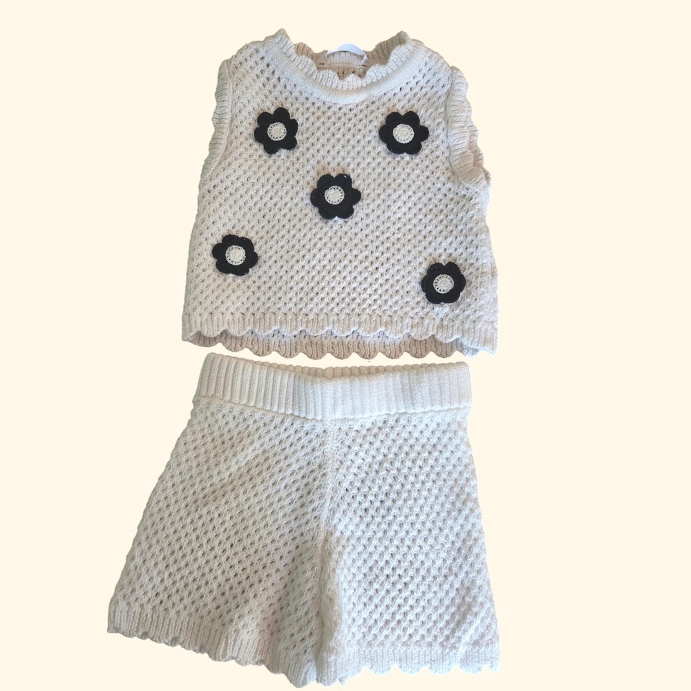 M&S Girls Cream Knit 2 Piece Flower Set Sleeveless Top and Shorts 4T